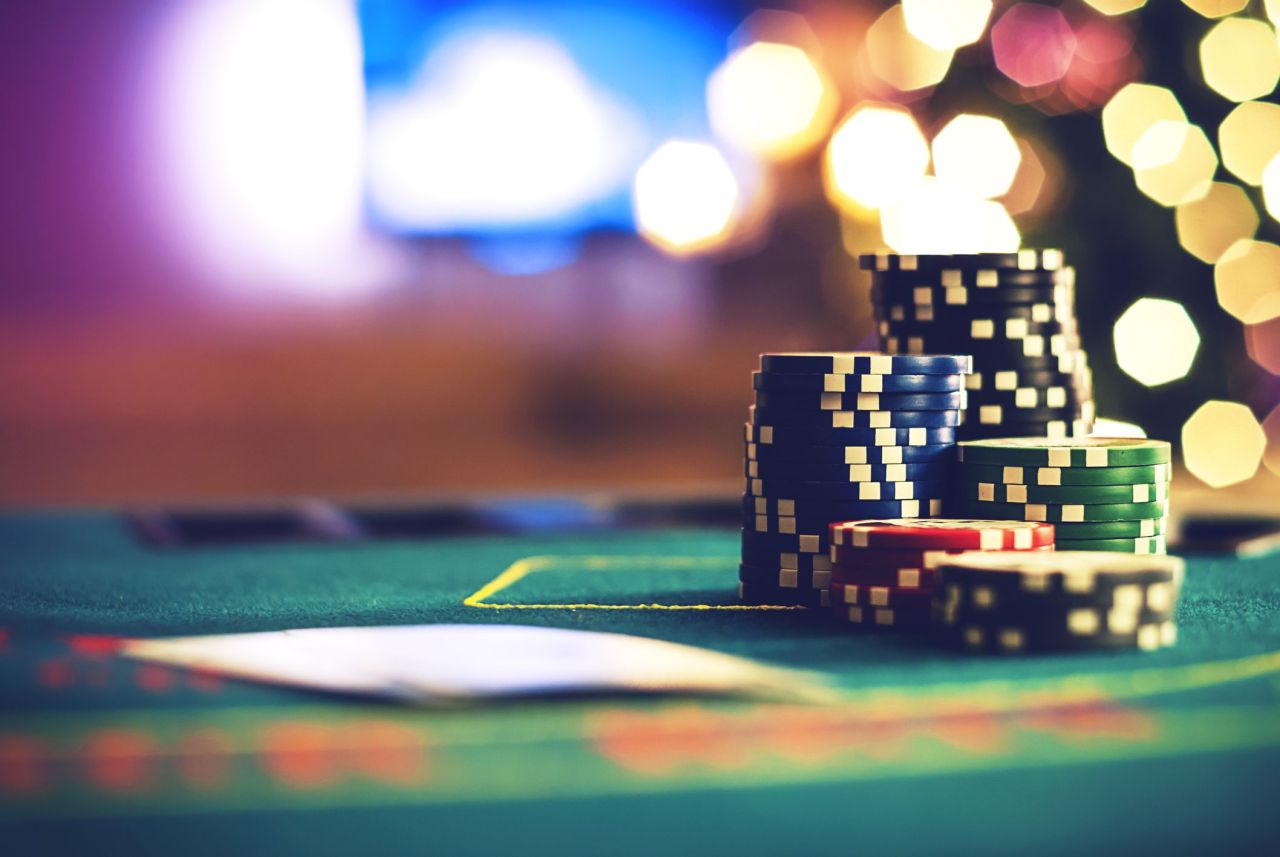 Poker Paradise: Navigating Online Casino Thrills in Singapore